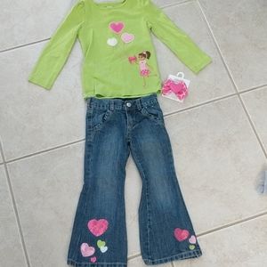 Girls 4t jeans and green shirt set, hairclip